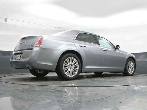 Used 2014 Chrysler 300 C w/ Light Group image 42