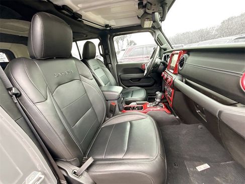 Used 2022 Jeep Wrangler Unlimited Sahara w/ Cold Weather Group image 32