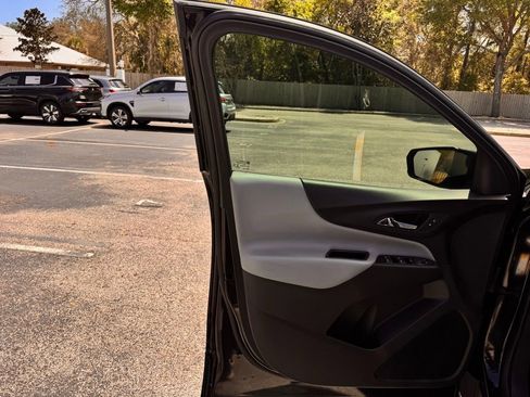 Used 2021 Chevrolet Equinox LS AWD/4WD image 31