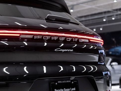 Certified 2026 Porsche Cayenne image 31
