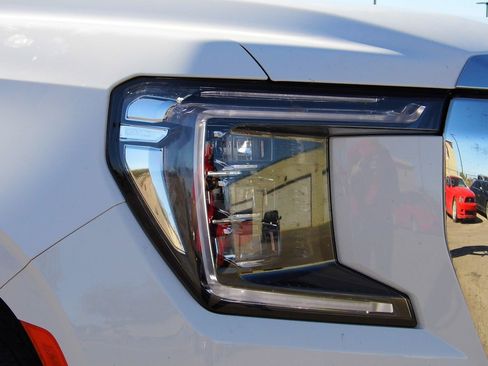 Used 2021 GMC Yukon SLT w/ SLT Premium Package image 34