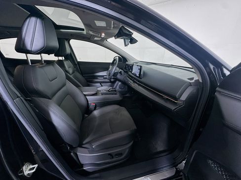 Used 2023 Nissan Ariya FWD image 32