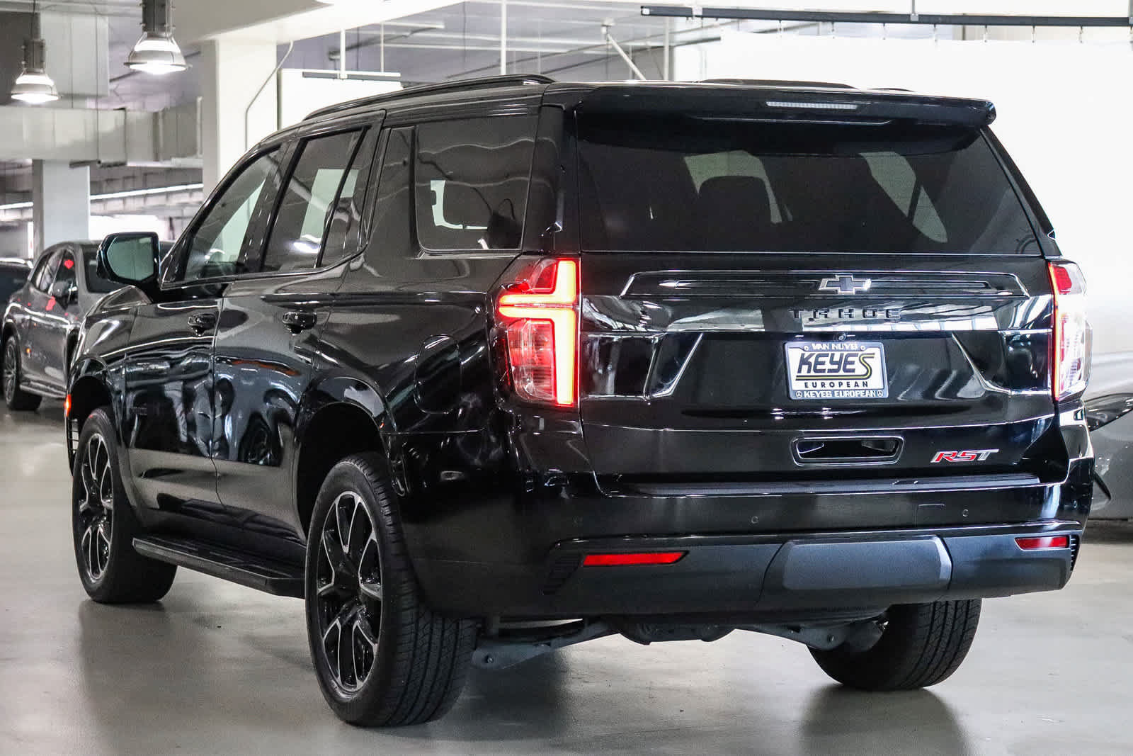 Used 2023 Chevrolet Tahoe RST w/ Luxury Package RWD image 2