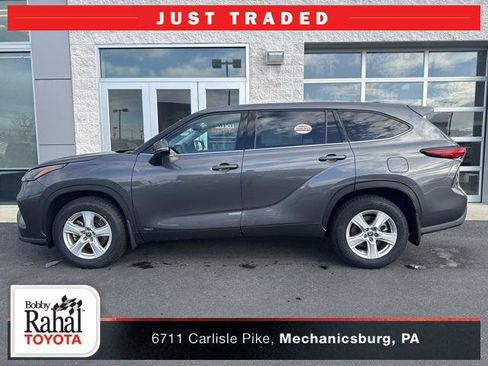 Certified 2022 Toyota Highlander LE image 1