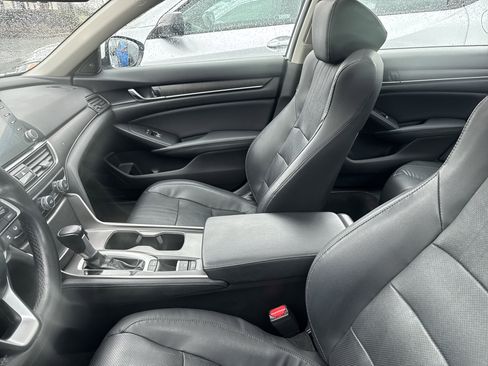 Used 2018 Honda Accord Touring image 7