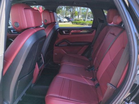 Used 2020 Porsche Cayenne S image 12