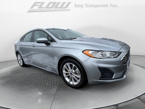 Used 2020 Ford Fusion SE image 1