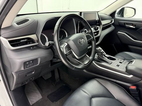 Used 2023 Toyota Highlander XLE image 8