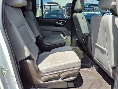 Used 2024 Chevrolet Suburban Z71 w/ Luxury Package AWD/4WD image 19
