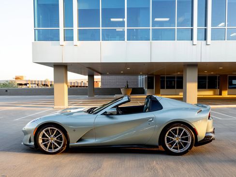 Used 2022 Ferrari 812 GTS RWD image 24