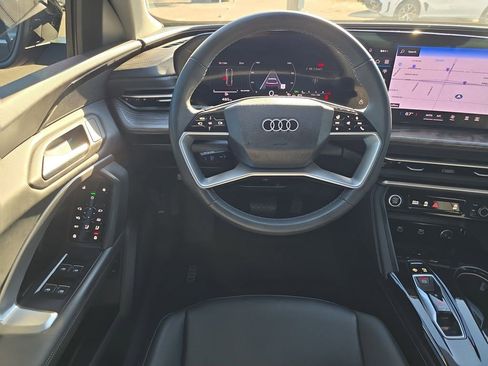 Used 2025 Audi Q5 Premium image 12