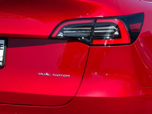 Used 2021 Tesla Model Y Long Range AWD/4WD image 25