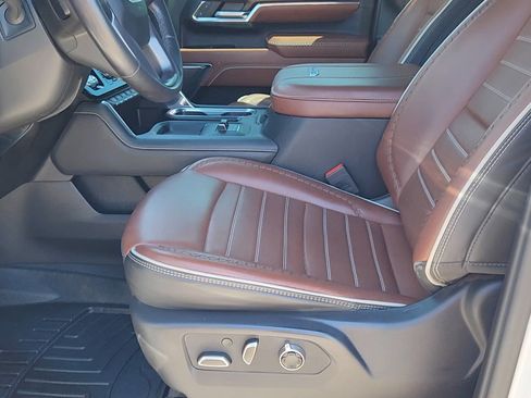 Used 2024 GMC Sierra 3500 Denali Ultimate AWD/4WD image 28
