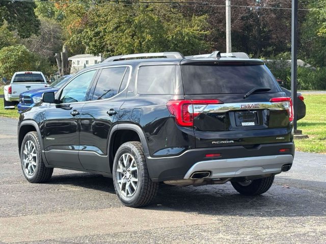 Used 2023 GMC Acadia SLT w/ Preferred Package AWD/4WD image 2