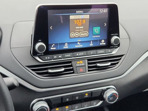 Used 2025 Nissan Altima 2.5 S FWD image 13