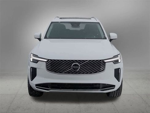 New 2025 Volvo XC90 B5 Plus w/ Protection Package Premier image 9