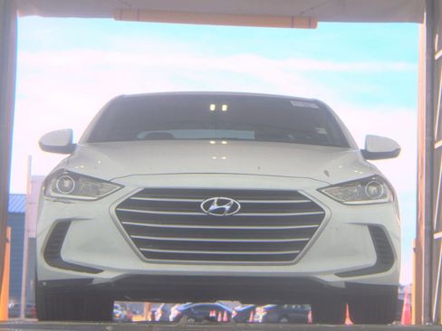 Used 2018 Hyundai Elantra SEL image 5