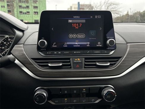 Used 2025 Nissan Altima 2.5 SV image 32