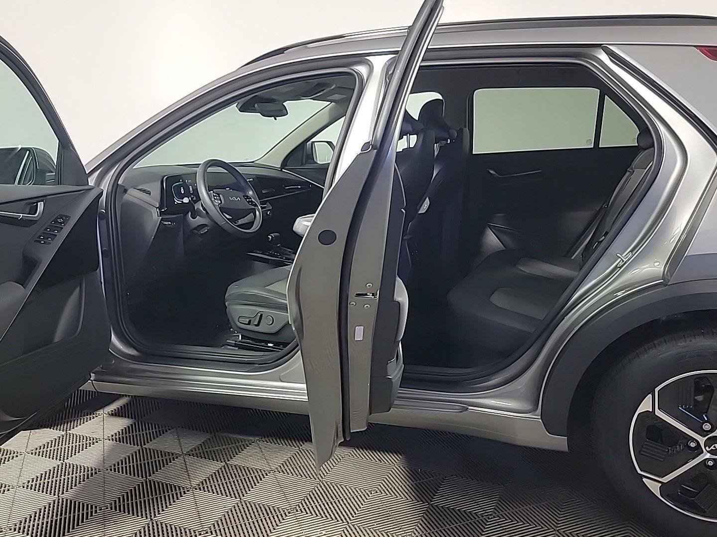 Certified 2024 Kia Niro EX FWD image 12