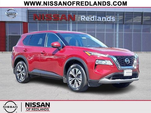 Used 2021 Nissan Rogue SV image 1