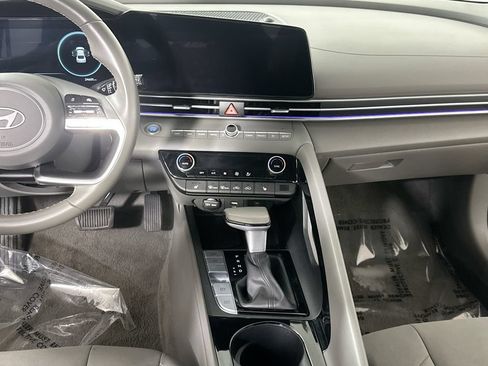 Used 2025 Hyundai Elantra SEL FWD image 20