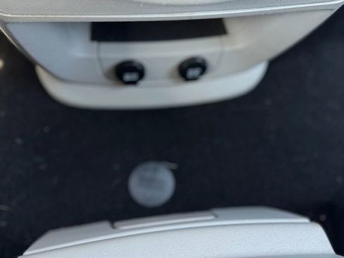 Used 2013 Chrysler Town & Country Touring image 21