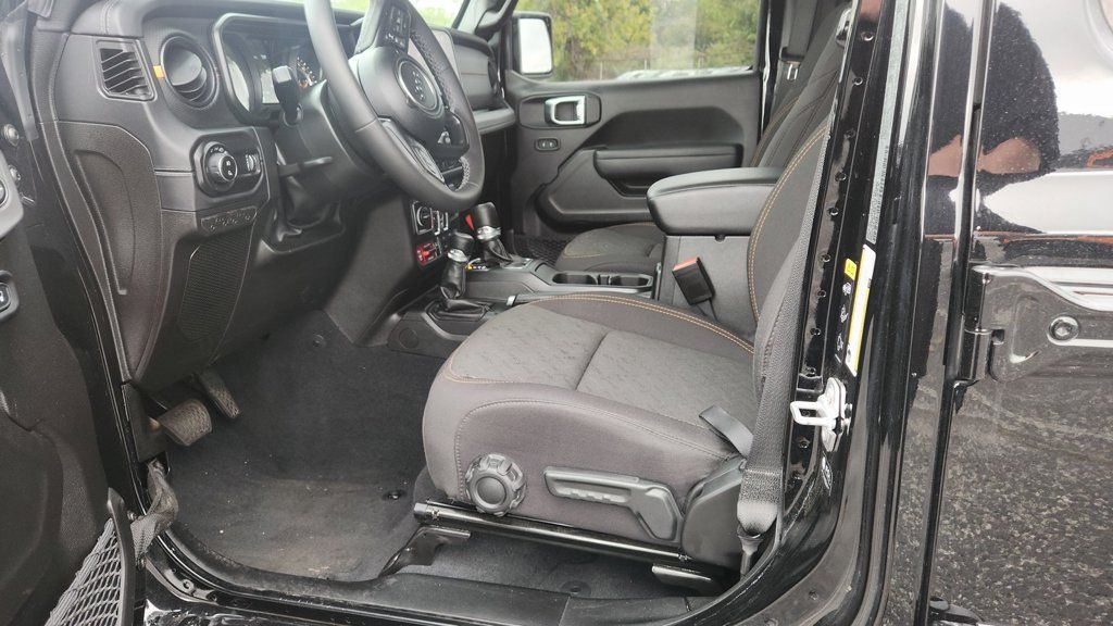 Used 2026 Jeep Gladiator Mojave AWD/4WD image 16