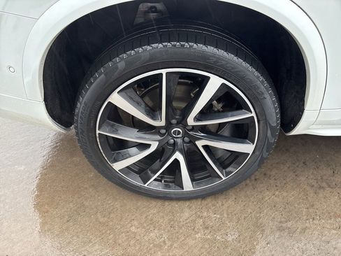 Certified 2023 Volvo XC90 B5 Plus w/ Protection Package Premier image 12