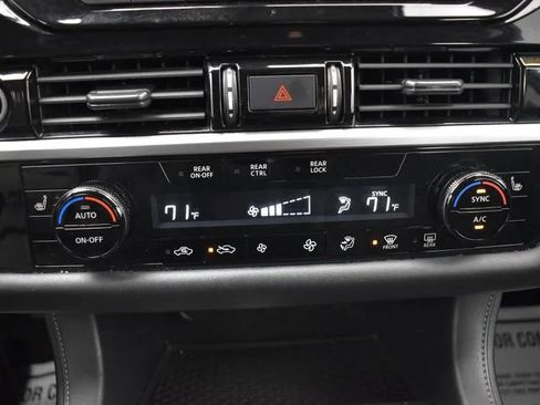 Used 2024 Nissan Pathfinder SV image 34