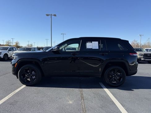 Used 2024 Jeep Grand Cherokee Limited w/ Black Appearance Package image 4