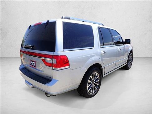 Used 2016 Lincoln Navigator Select AWD/4WD image 4