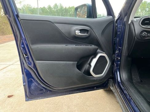 Used 2021 Jeep Renegade Latitude image 11