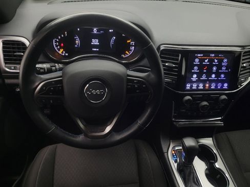 Used 2019 Jeep Grand Cherokee Laredo image 22