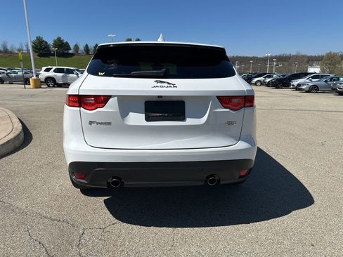 Used 2019 Jaguar F-PACE Premium image 4