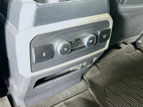 Used 2024 Ford Expedition Max XLT image 27
