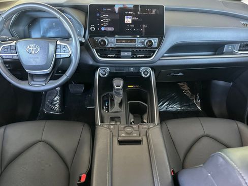 Certified 2024 Toyota Grand Highlander XLE image 17