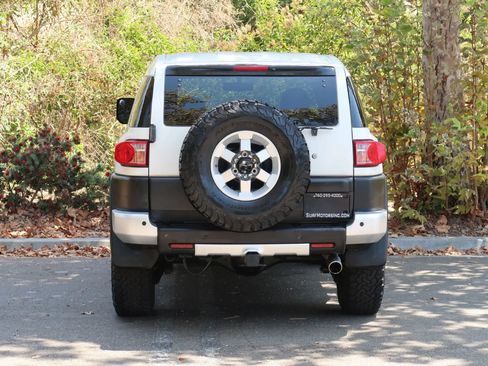 Used 2009 Toyota FJ Cruiser 2WD w/ TRD Sport Pkg image 12