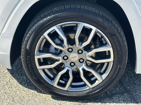 Used 2024 GMC Terrain Denali w/ Denali Premium Package image 9