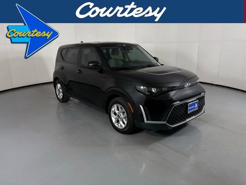 Used 2023 Kia Soul LX w/ Option Group 015 FWD image 1