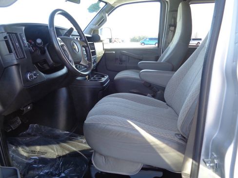 Used 2017 Chevrolet Express 3500 LT w/ LT Preferred Equipment Group RWD image 12