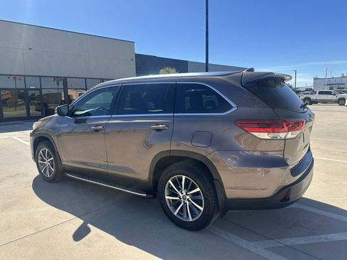 Used 2019 Toyota Highlander XLE image 9