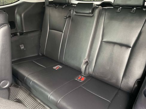 Used 2022 Toyota Highlander XLE FWD image 27