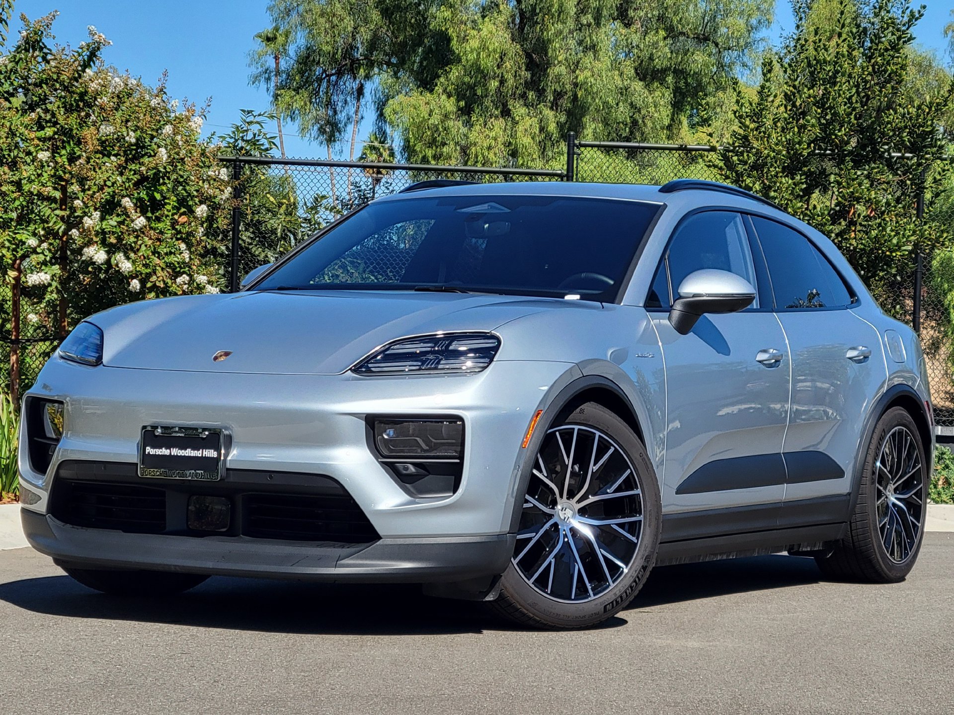 Used 2025 Porsche Macan Electric RWD image 1
