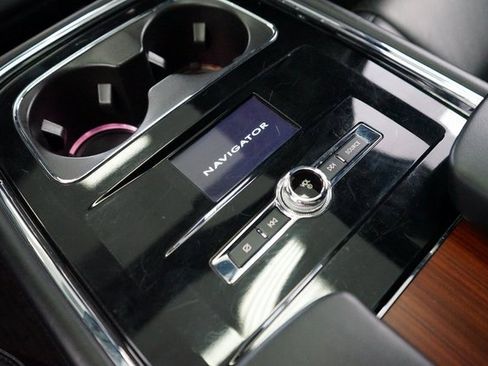 Used 2019 Lincoln Navigator Reserve image 50