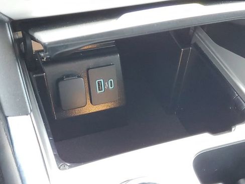 Used 2023 Ford Explorer XLT w/ Equipment Group 202A AWD/4WD image 26