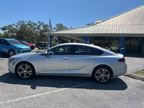 Used 2018 Buick Regal Essence w/ Driver Confidence Package #1 image 2