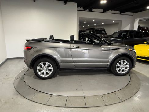 Used 2019 Land Rover Range Rover Evoque SE Dynamic image 11