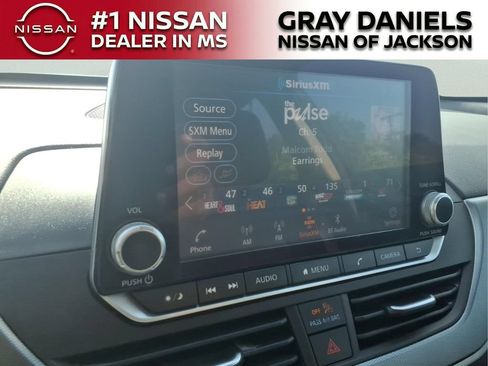 Used 2023 Nissan Altima 2.5 SR FWD image 16