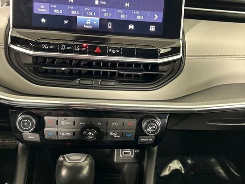 Used 2024 Jeep Compass Limited image 14