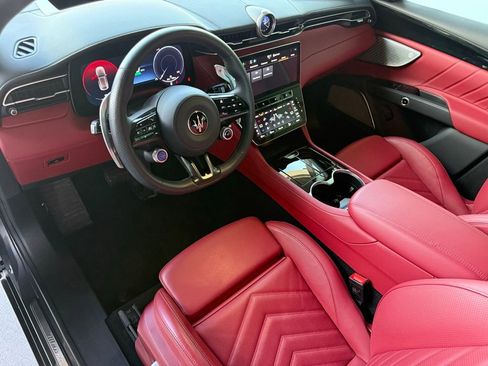 Used 2025 Maserati Grecale Folgore image 11